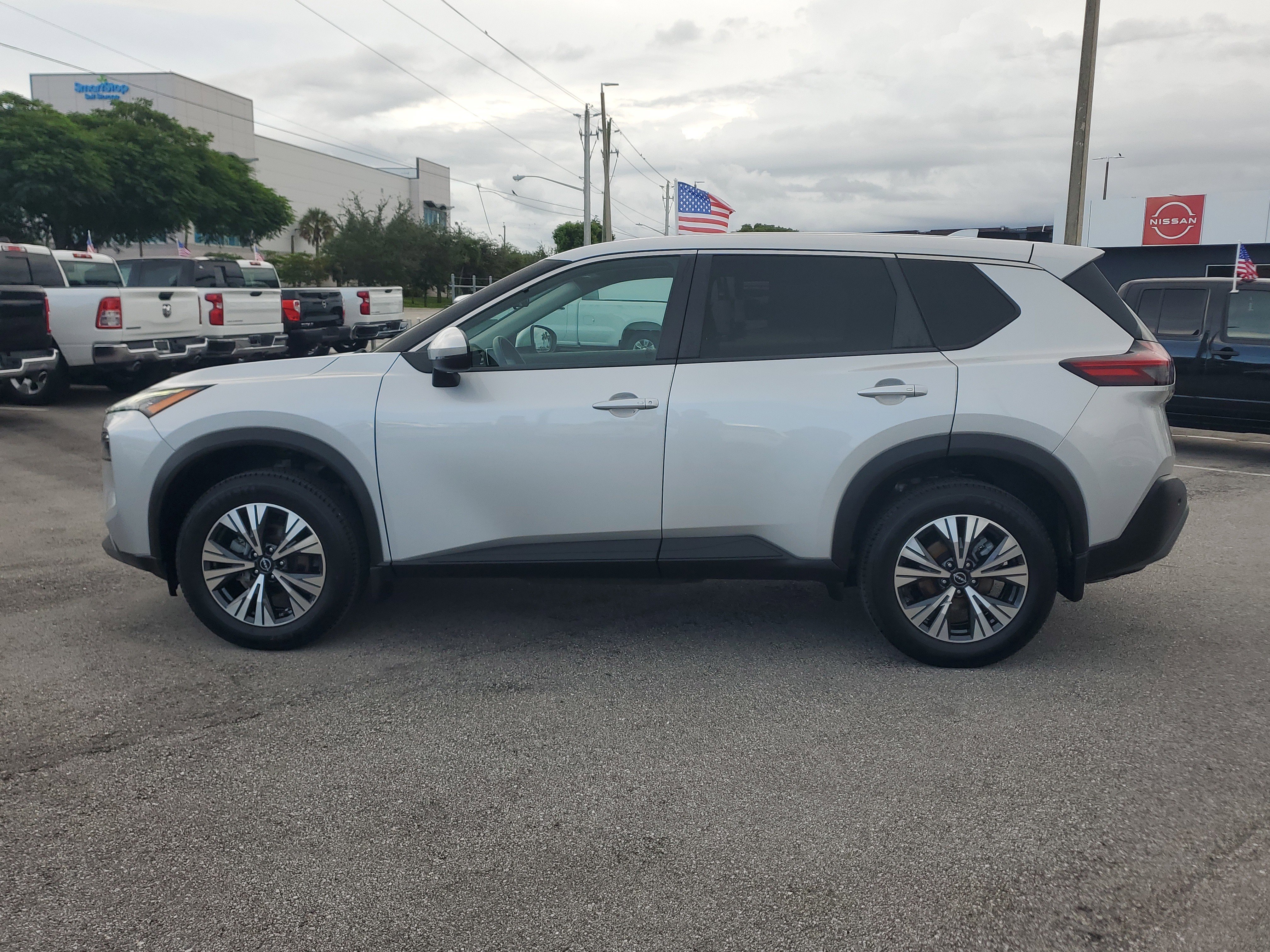 Certified 2022 Nissan Rogue SV image 8