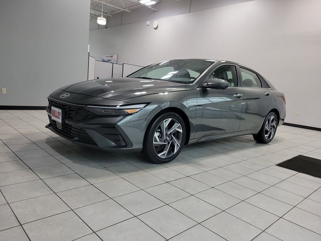 Used 2024 Hyundai Elantra Limited image 2