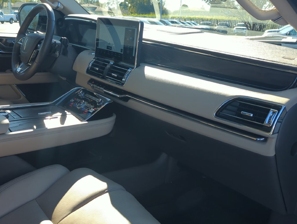 Used 2024 Lincoln Navigator Reserve AWD/4WD image 30