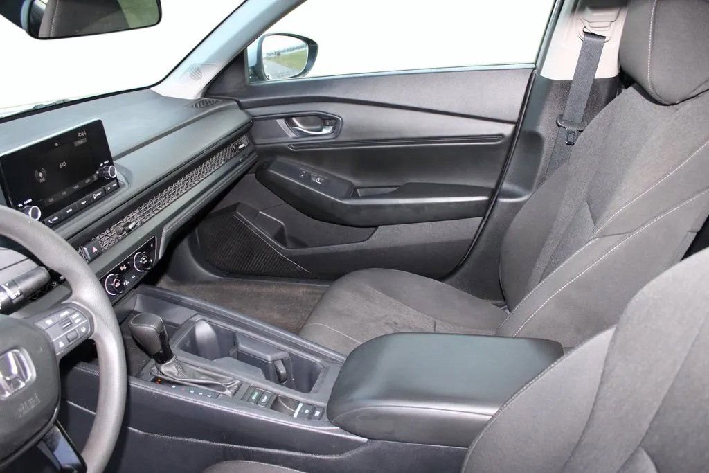 Used 2023 Honda Accord EX image 12