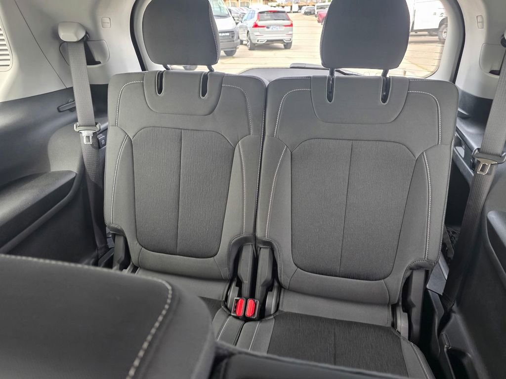 Used 2022 Jeep Grand Cherokee L Laredo w/ Luxury Tech Group I image 18