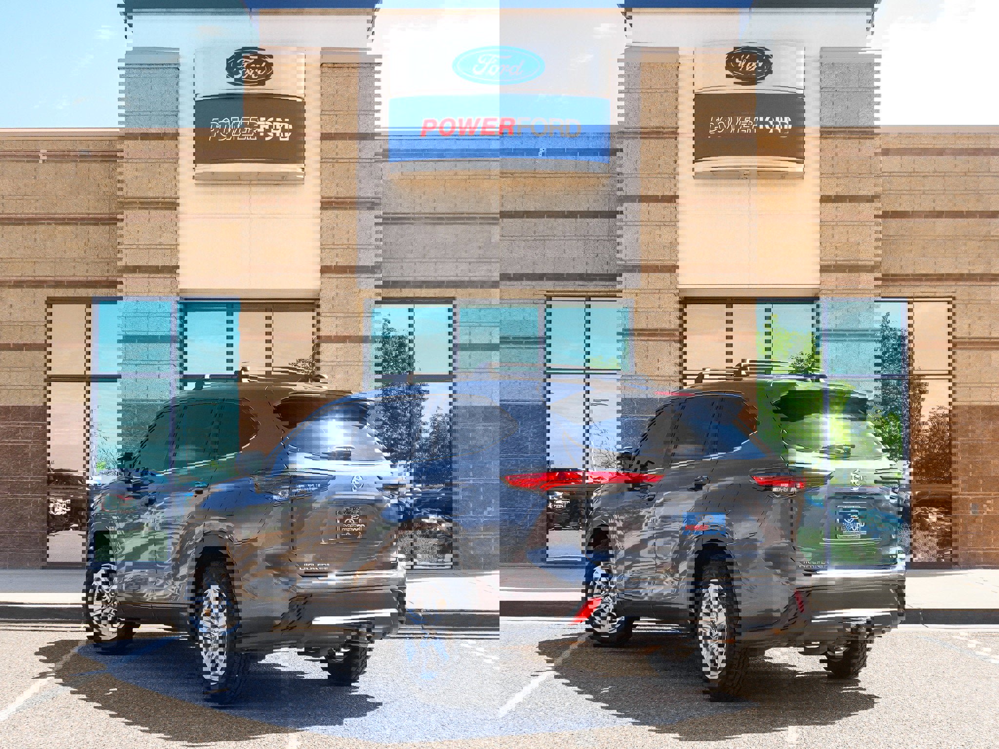 Used 2022 Toyota Highlander LE image 8