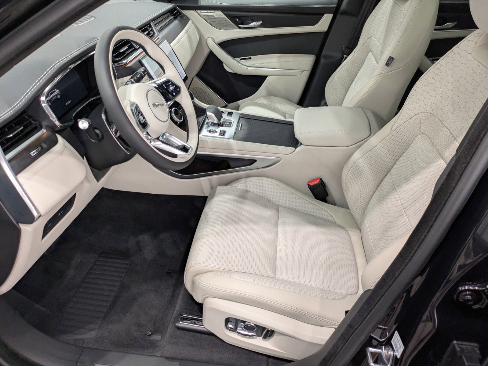 New 2026 Jaguar F-PACE R-Dynamic S image 6