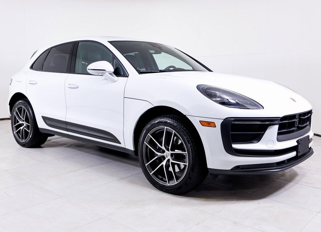 Used 2025 Porsche Macan image 25