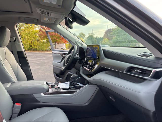 New 2026 Toyota Highlander Limited image 5