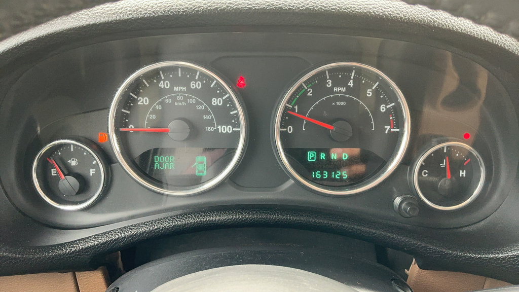 Used 2012 Jeep Wrangler Unlimited Sahara w/ Connectivity Group AWD/4WD image 12