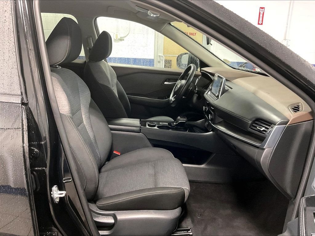 Used 2023 Nissan Rogue SV AWD/4WD image 11