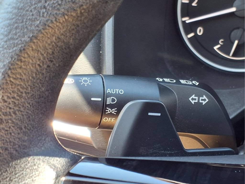 Used 2023 Nissan Rogue SV FWD image 19