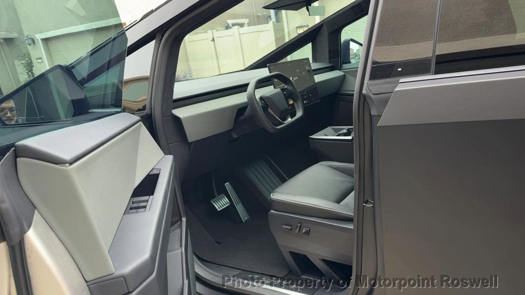 Used 2025 Tesla Cybertruck AWD Crew Cab image 2