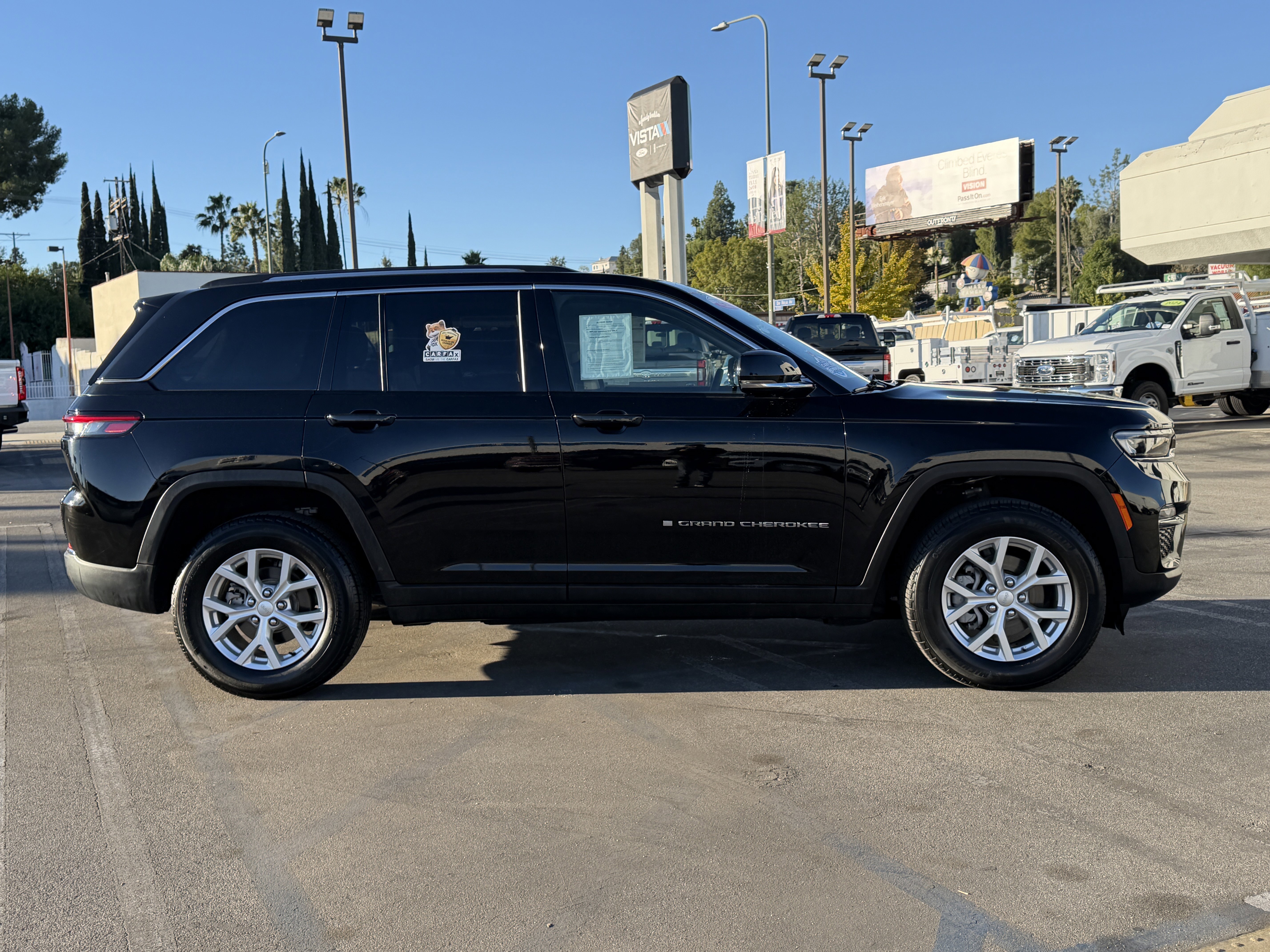 Used 2023 Jeep Grand Cherokee Limited image 8
