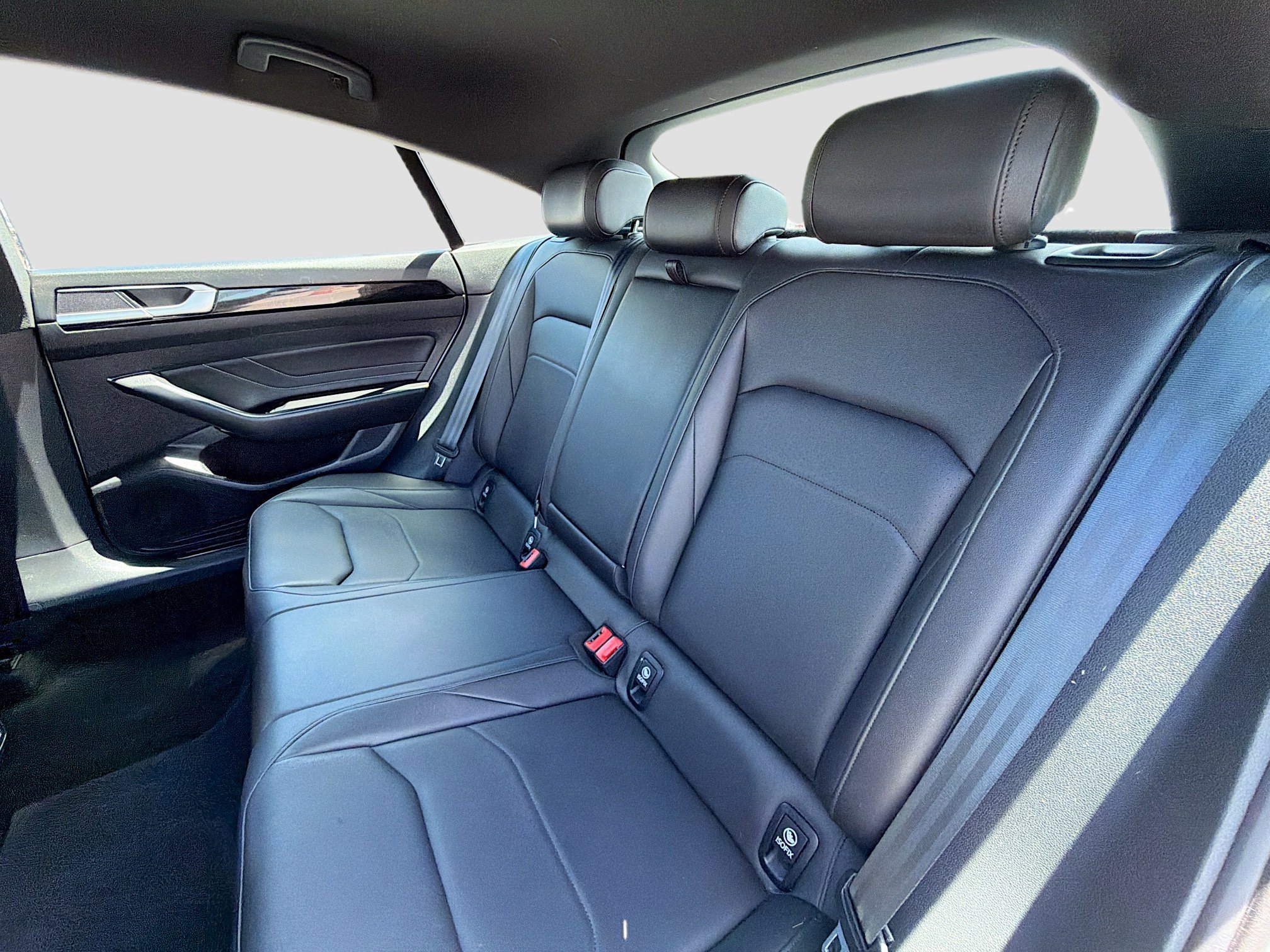 Used 2022 Volkswagen Arteon SE FWD image 19
