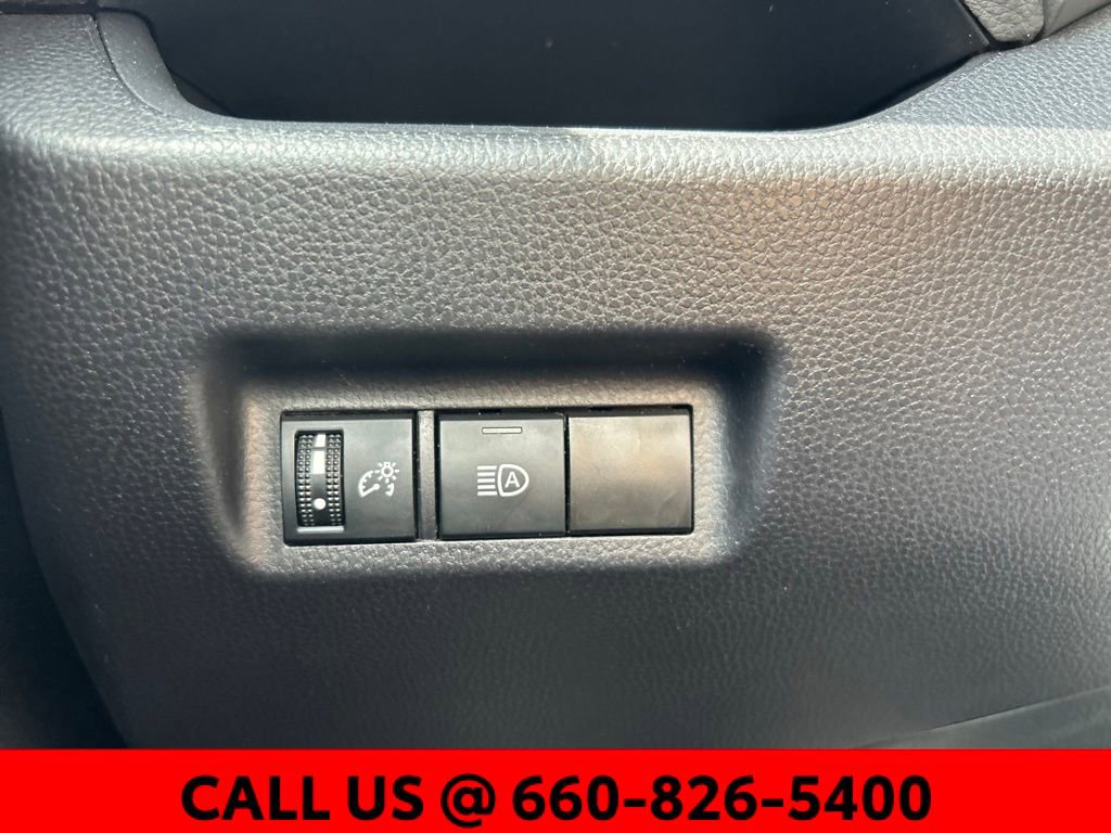 Used 2025 Toyota RAV4 XLE AWD/4WD image 19