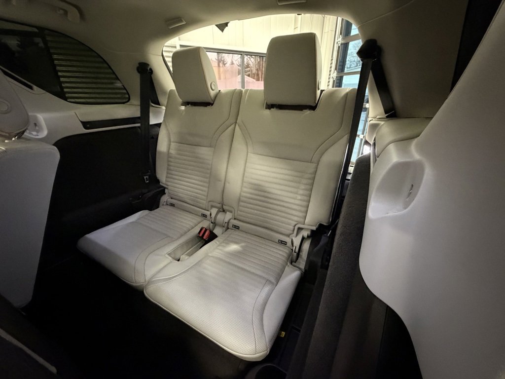 Used 2019 Land Rover Discovery HSE image 8