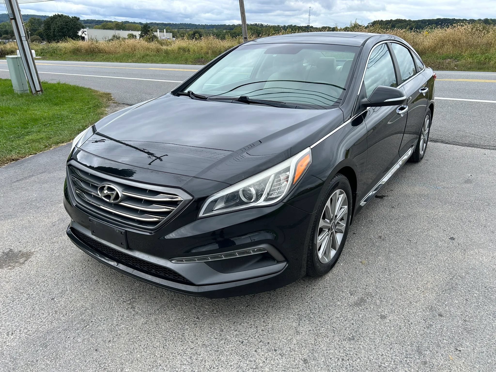 Used 2017 Hyundai Sonata Limited w/ Tech Package 03 FWD image 6