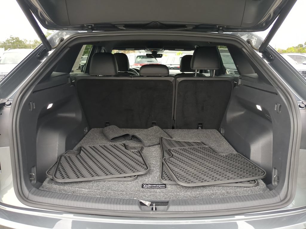 Certified 2024 Volkswagen Atlas Cross Sport SE FWD image 9