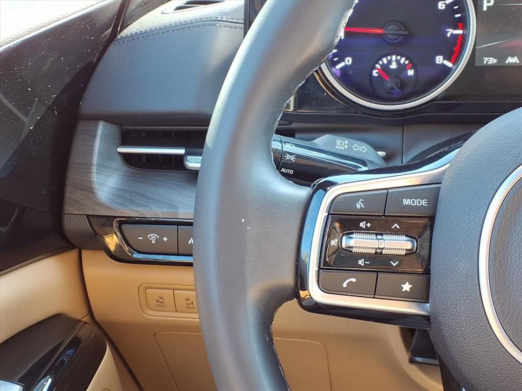 Used 2024 Kia Carnival EX image 16