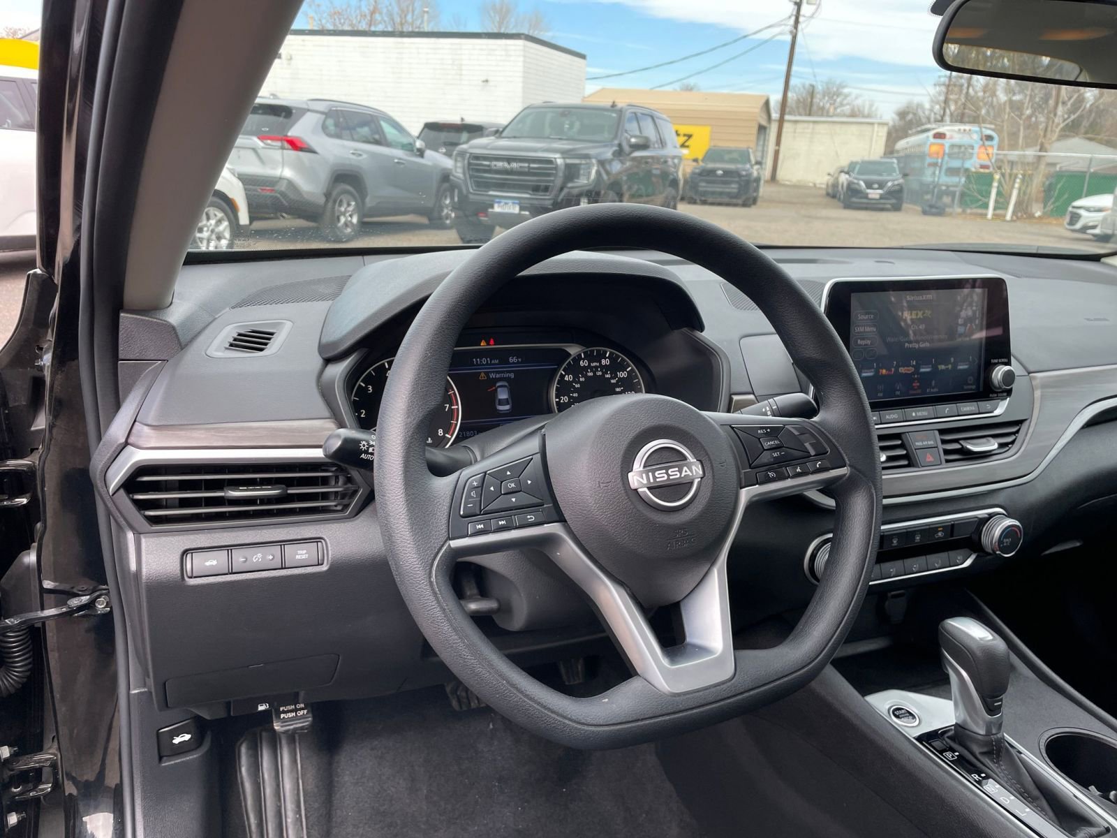 Used 2025 Nissan Altima 2.5 SV image 35