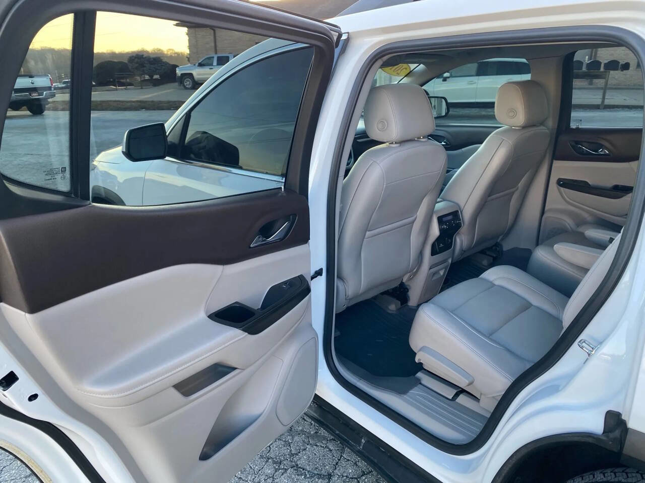 Used 2018 GMC Acadia SLT w/ LPO, Floor Liner Package image 26