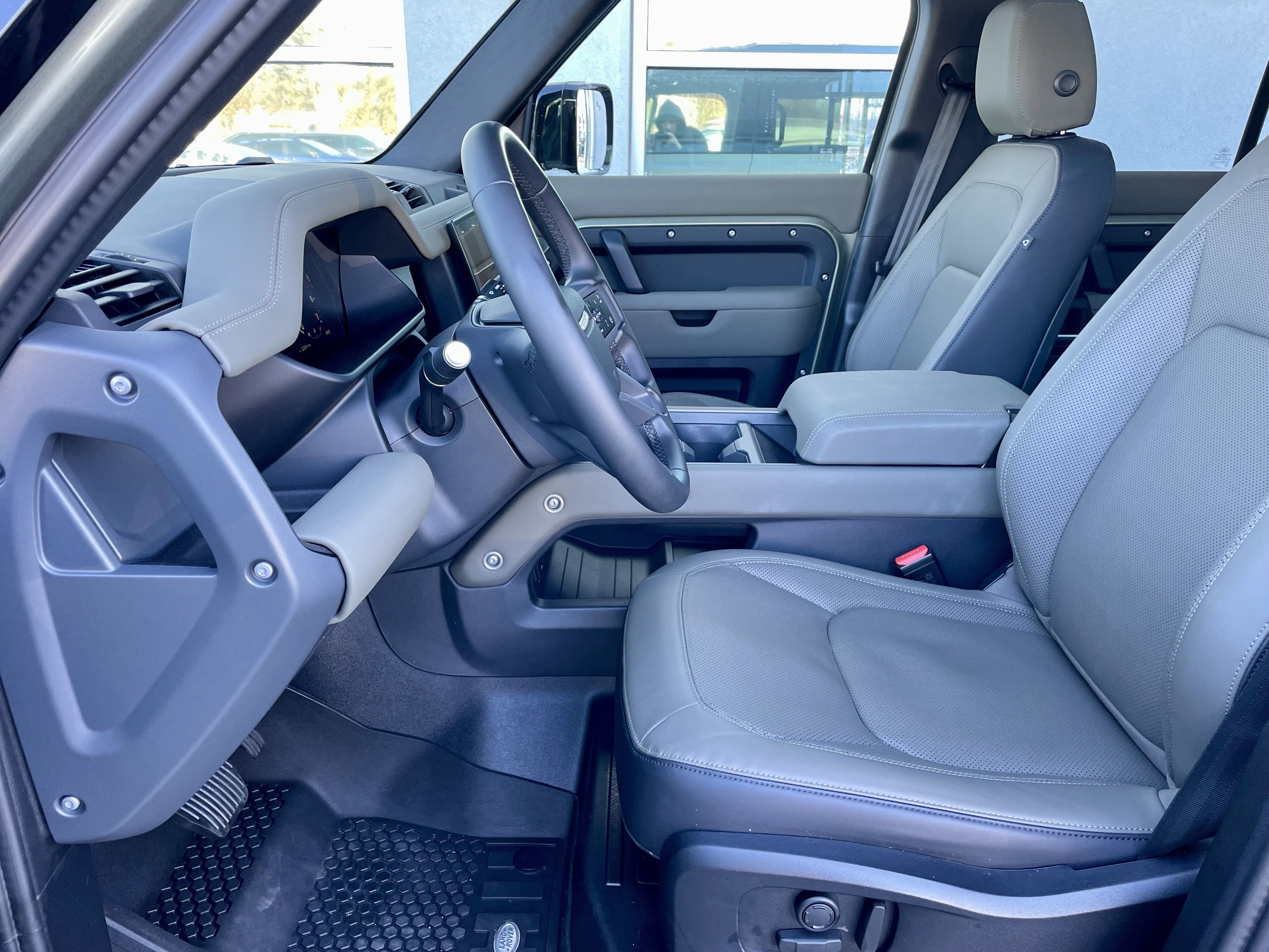 Certified 2025 Land Rover Defender 110 X-Dynamic SE image 14