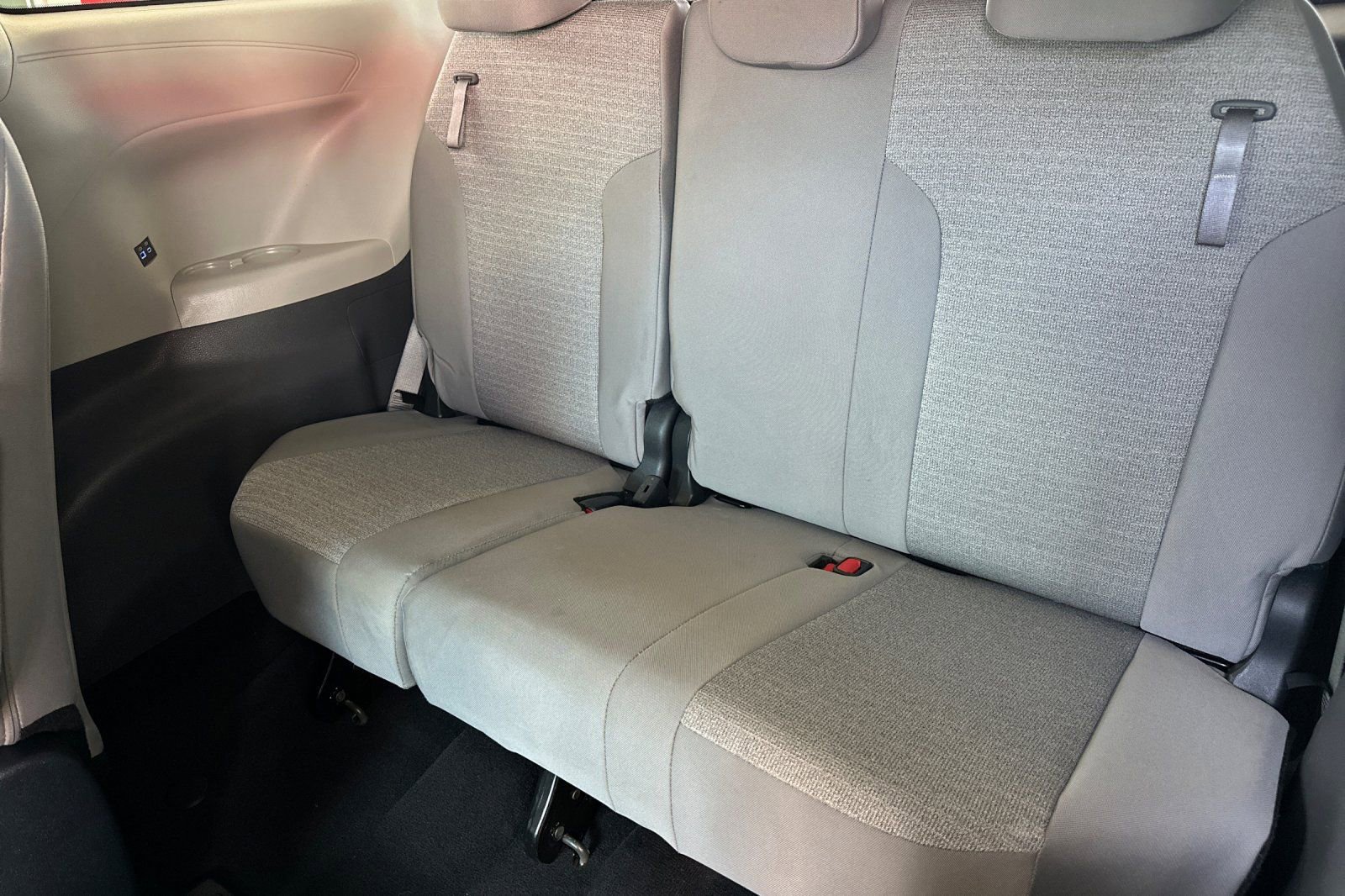 Certified 2023 Toyota Sienna LE FWD image 16