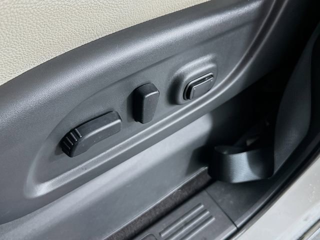 Used 2021 Nissan Titan SL w/ Moonroof Package AWD/4WD image 20