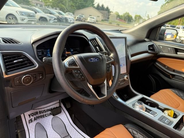 Used 2023 Ford Edge Titanium w/ Equipment Group 301A AWD/4WD image 28