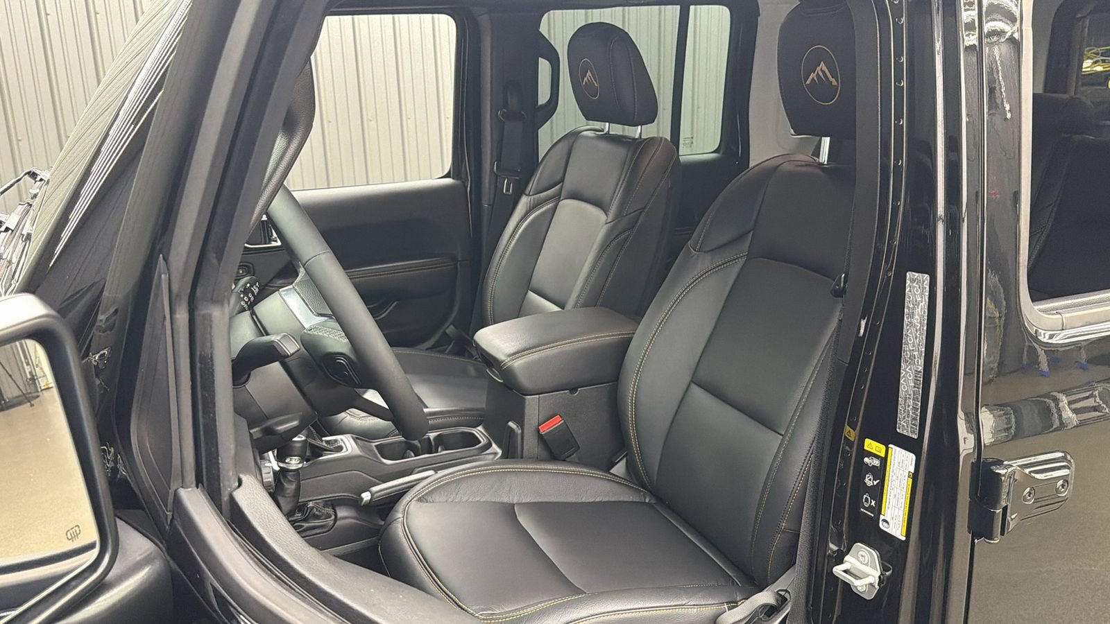 Used 2025 Jeep Wrangler Unlimited Sahara w/ Safety Group AWD/4WD image 32
