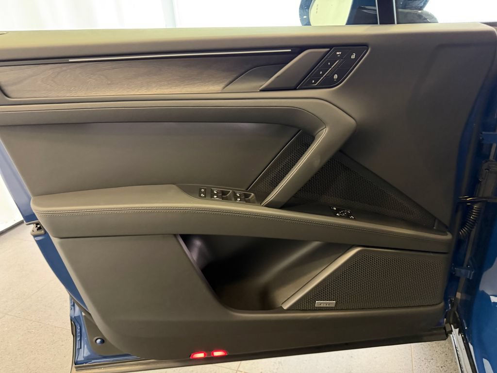 New 2026 Porsche Cayenne Electric AWD/4WD image 15