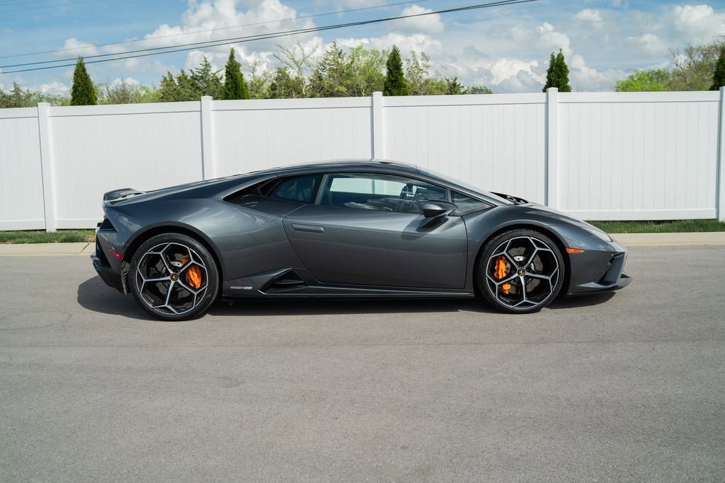 Used 2021 Lamborghini Huracan EVO image 2