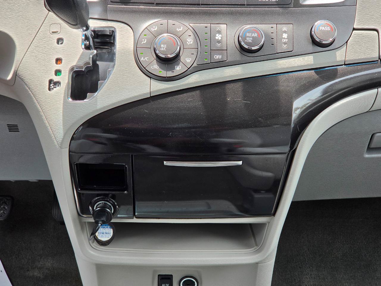 Used 2012 Toyota Sienna LE FWD image 19