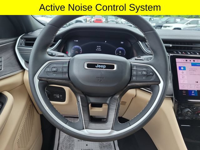 Used 2023 Jeep Grand Cherokee L Limited AWD/4WD image 11