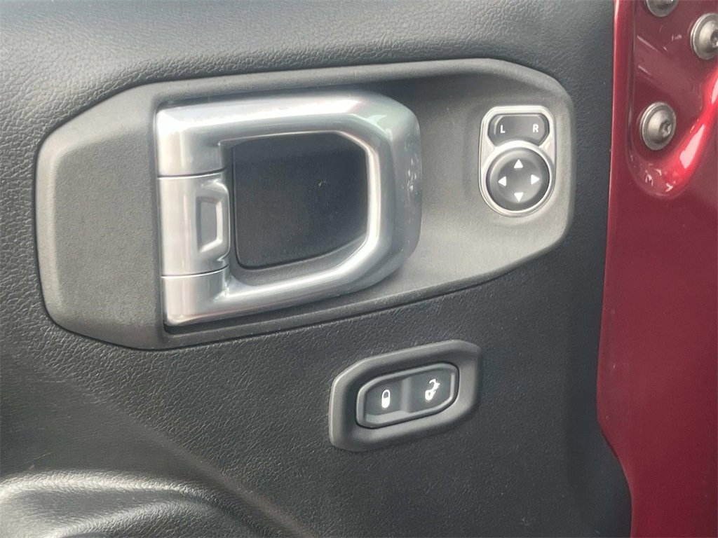 Used 2021 Jeep Wrangler Islander image 12