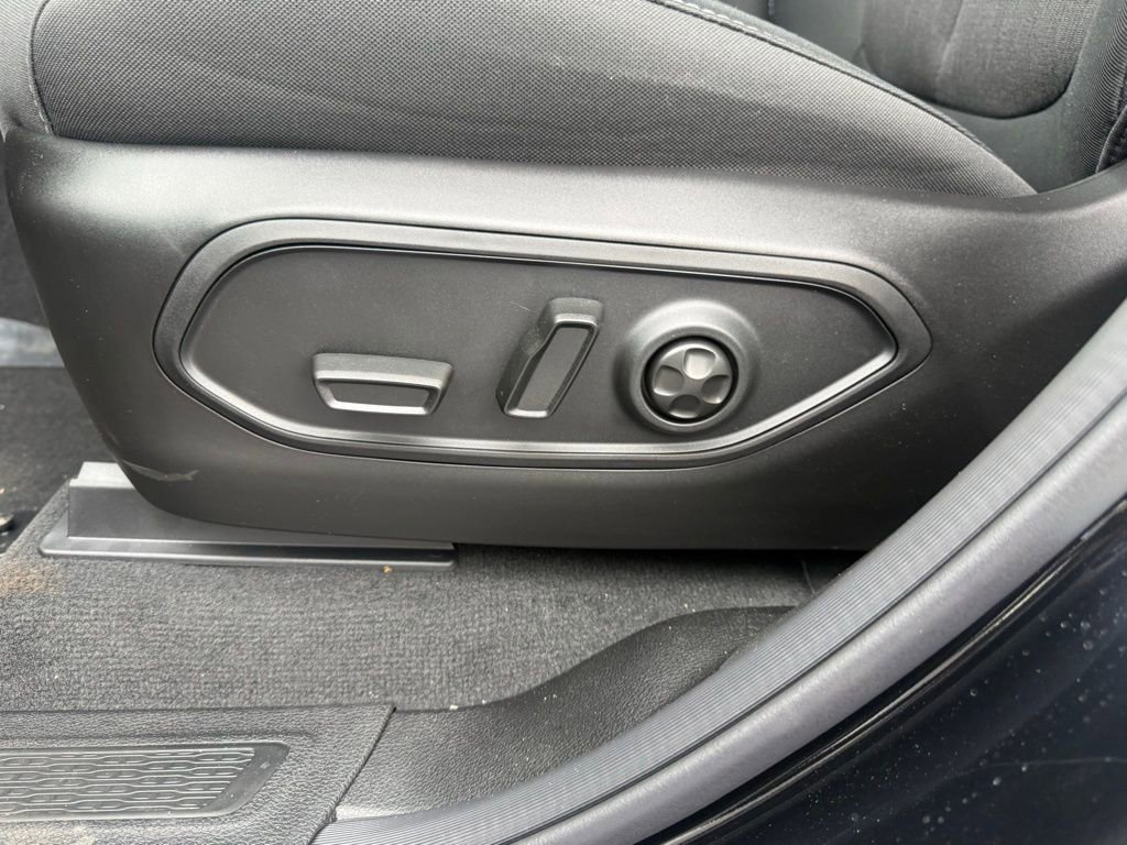 New 2025 Jeep Grand Cherokee Laredo w/ Luxury Tech Group I image 17