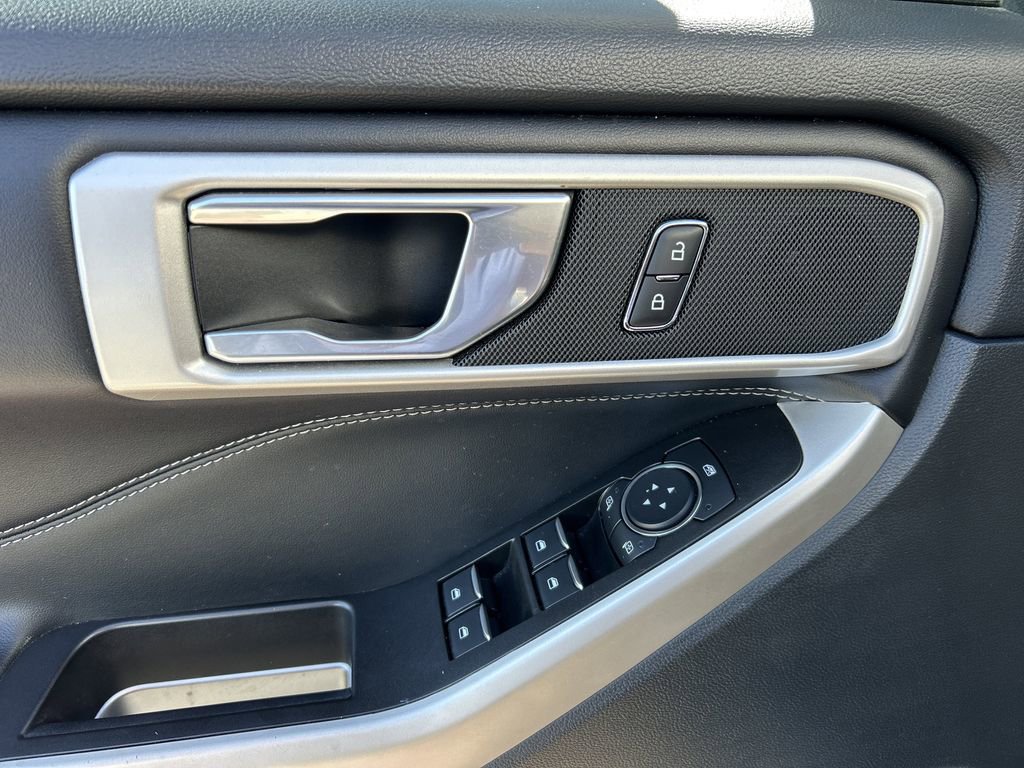 Used 2022 Ford Explorer XLT w/ Equipment Group 202A image 18