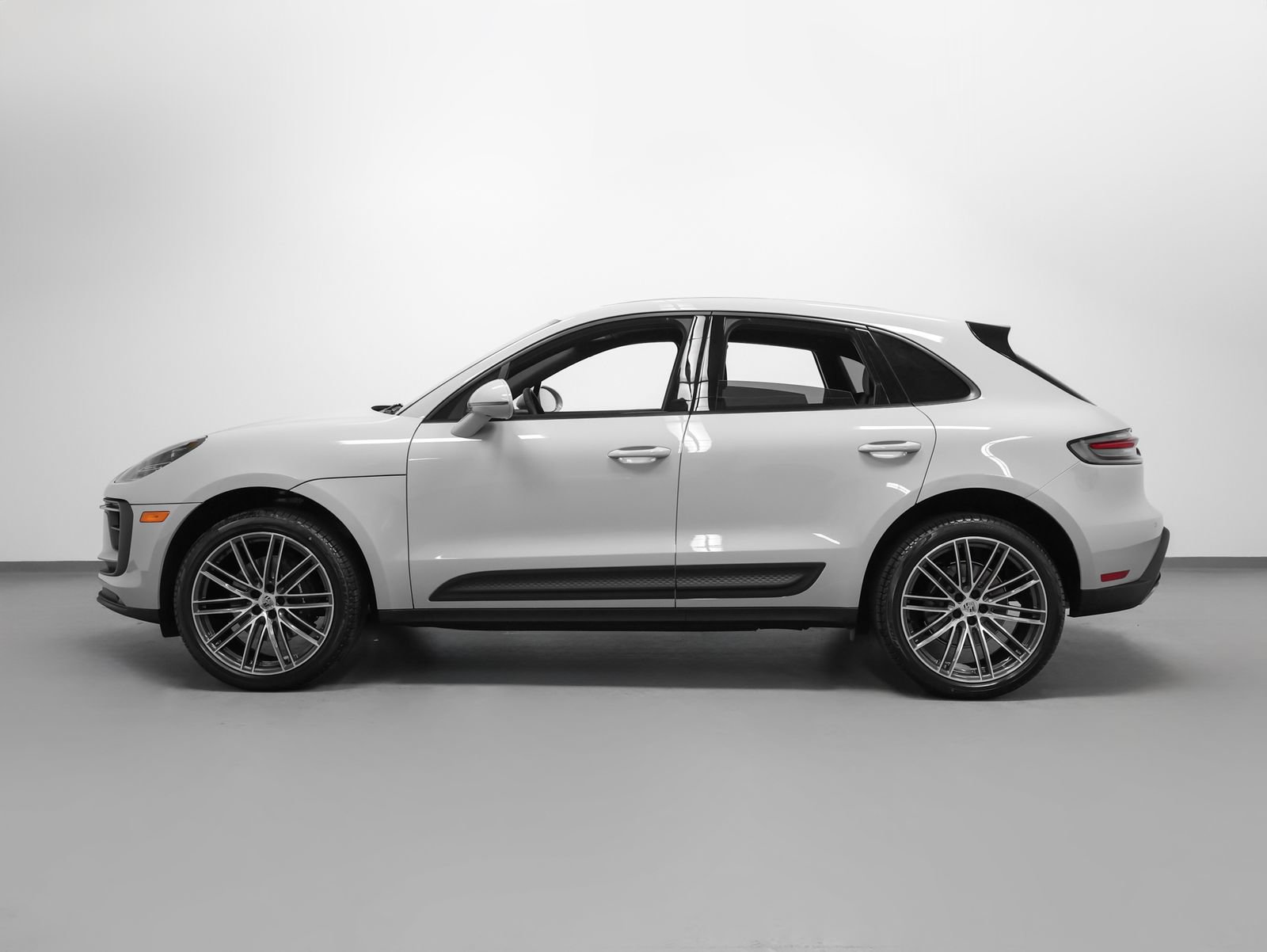 New 2026 Porsche Macan AWD/4WD image 2