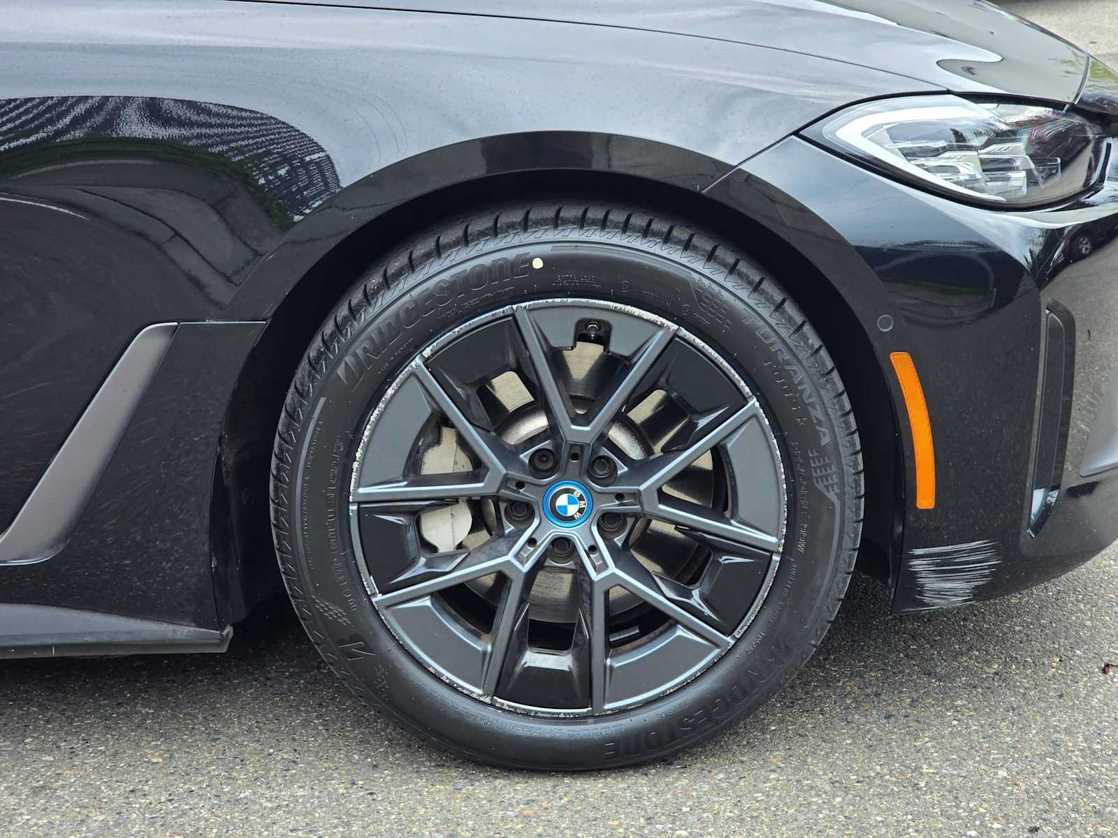Used 2023 BMW i4 eDrive40 RWD image 9
