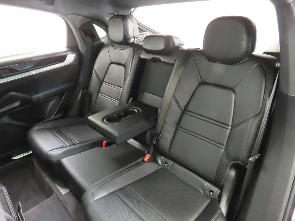 Certified 2025 Porsche Cayenne S AWD/4WD image 43