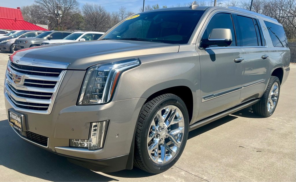 Used 2017 Cadillac Escalade ESV Platinum image 3