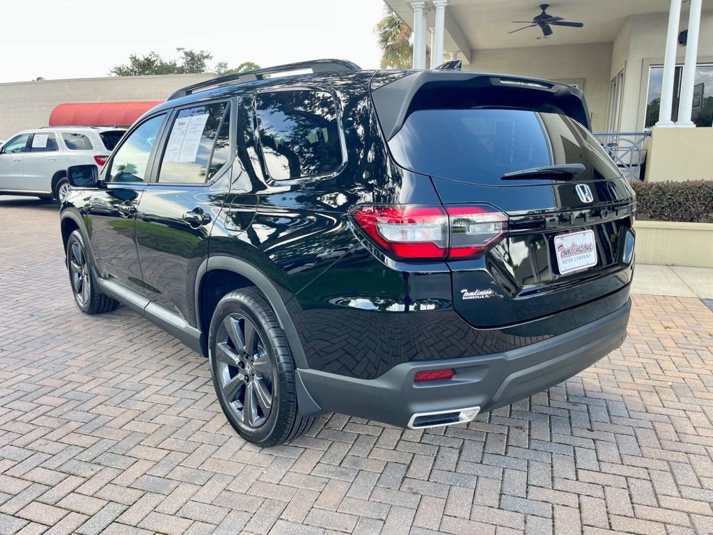 Used 2025 Honda Pilot Sport image 3