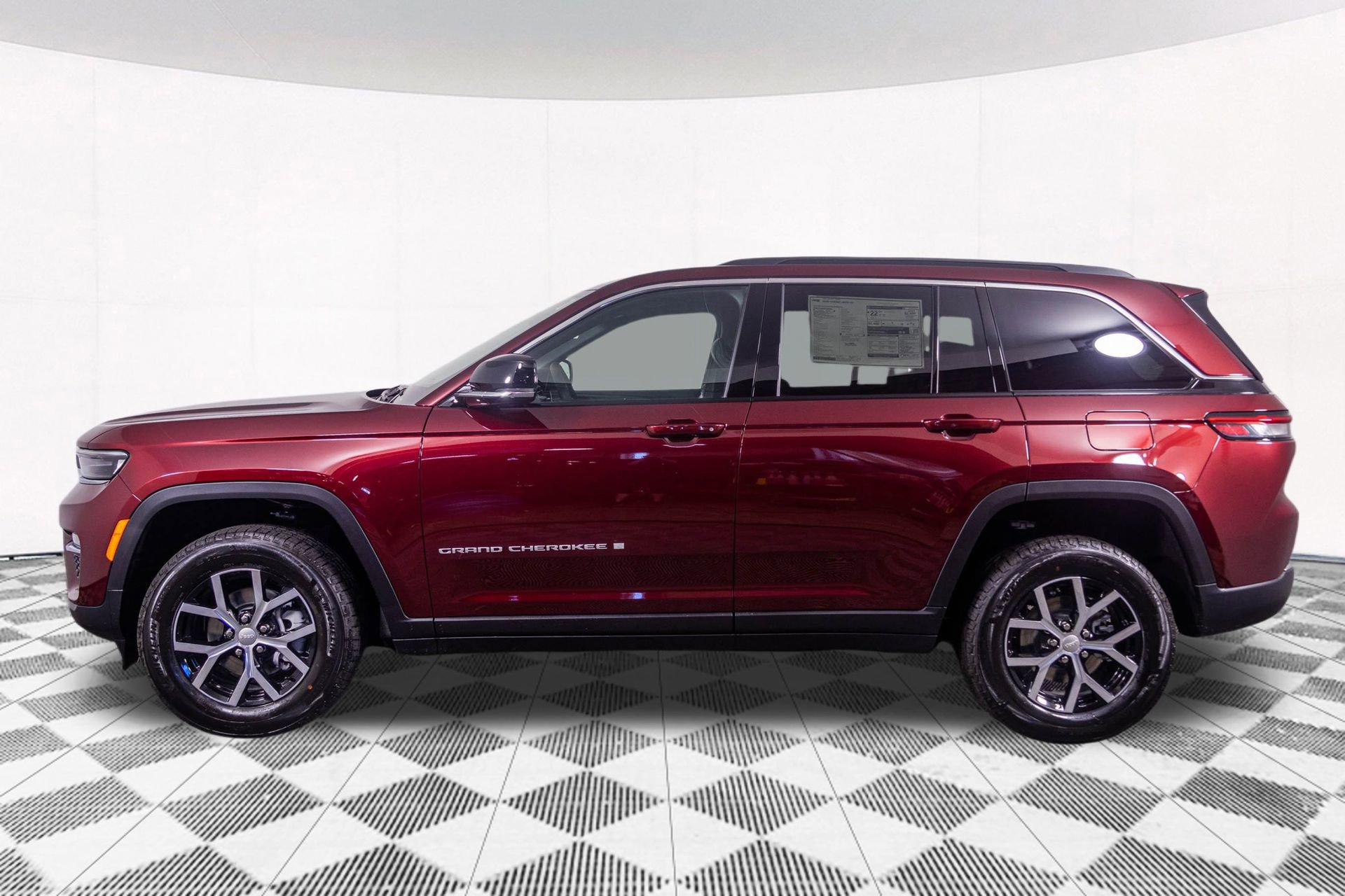 New 2025 Jeep Grand Cherokee Limited image 13