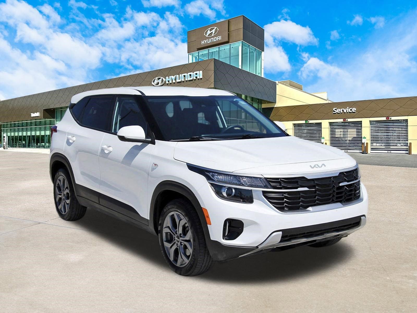 Used 2024 Kia Seltos LX image 3