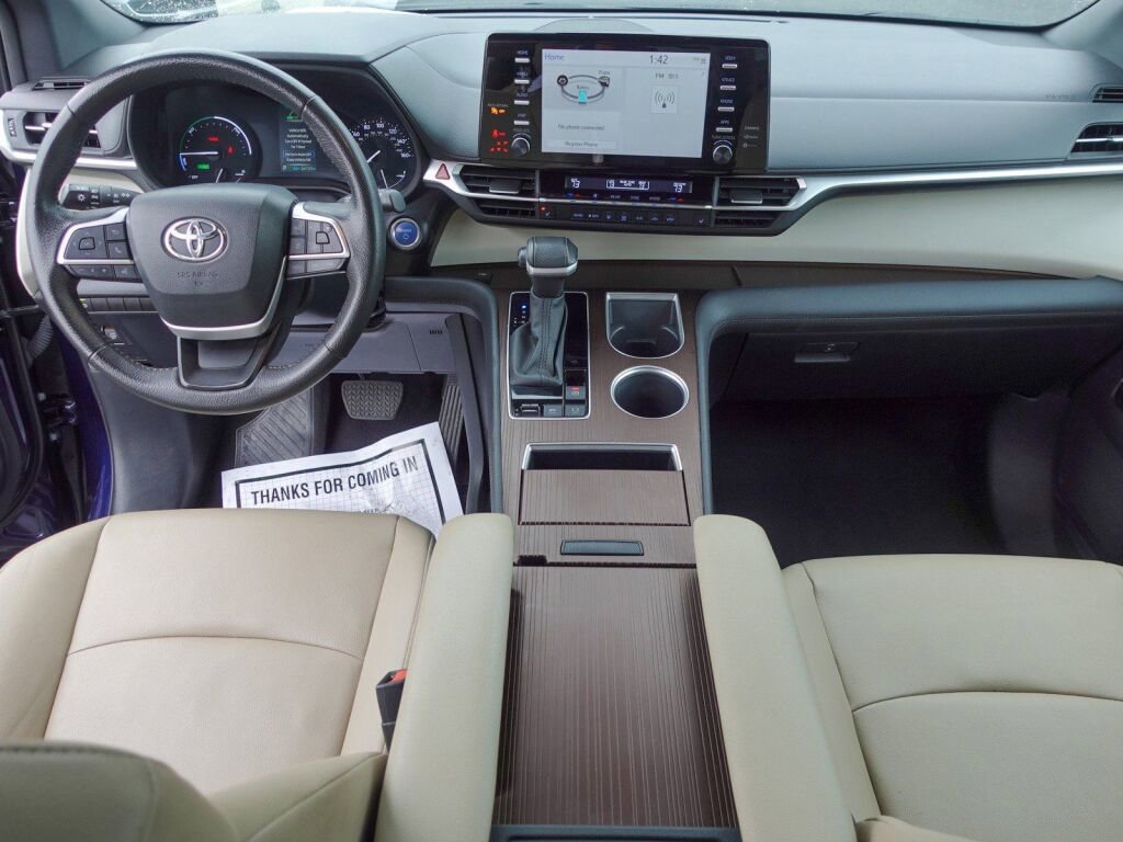 Certified 2024 Toyota Sienna XLE image 12