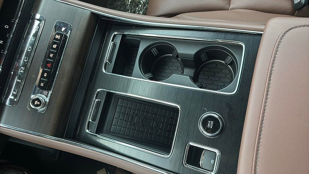 Used 2025 Lincoln Aviator Reserve w/ Equipment Group 201A image 18