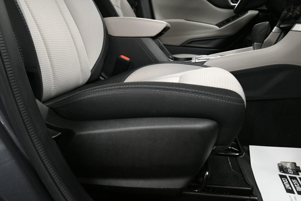Used 2022 Subaru Forester Base image 25