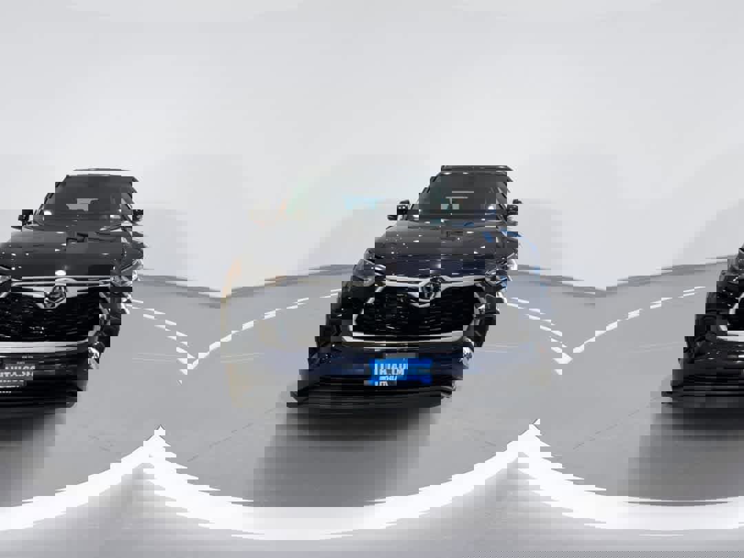 Used 2023 Toyota Highlander L image 3