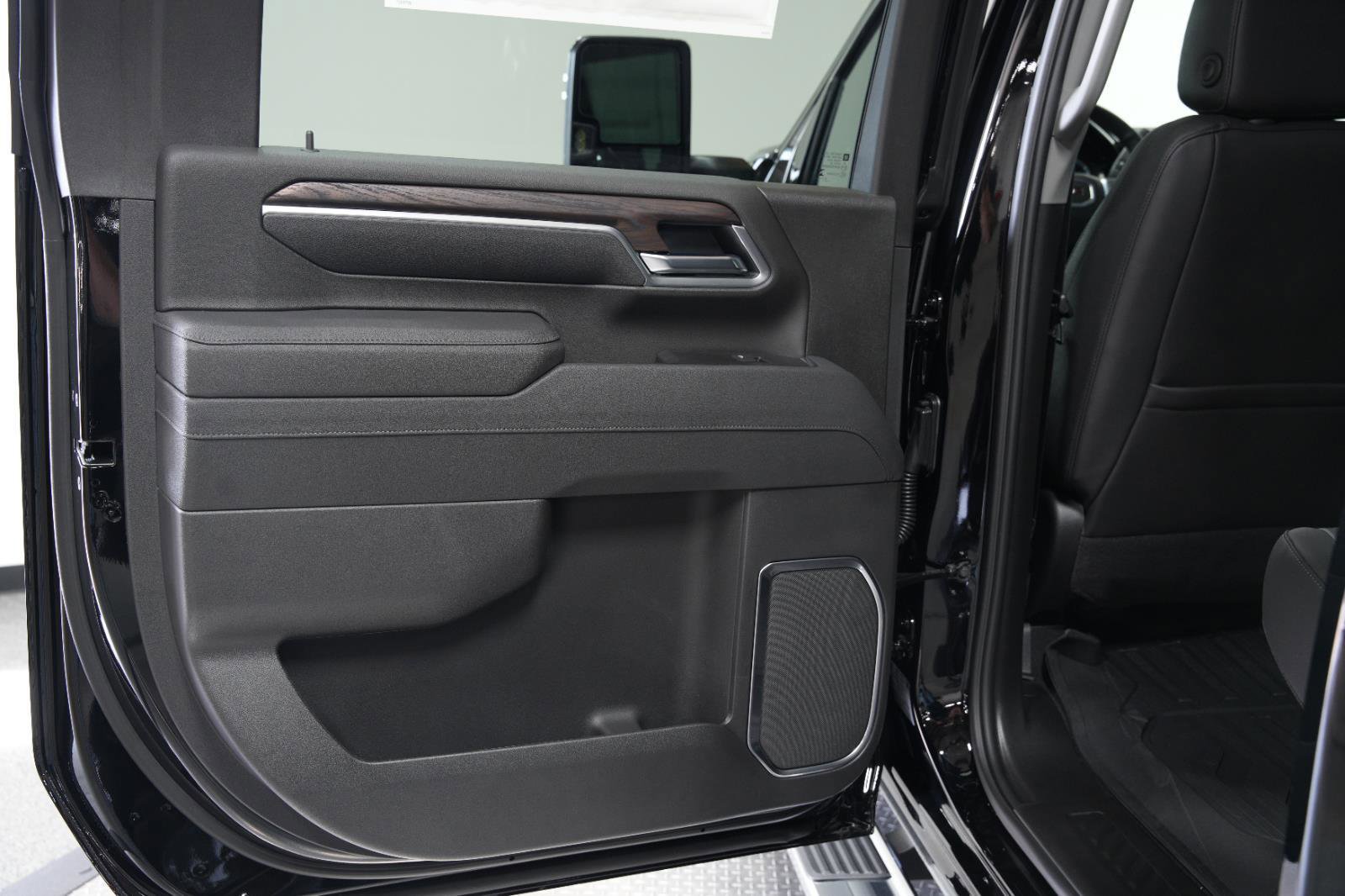 New 2025 GMC Sierra 2500 SLT w/ SLT Premium Package image 19