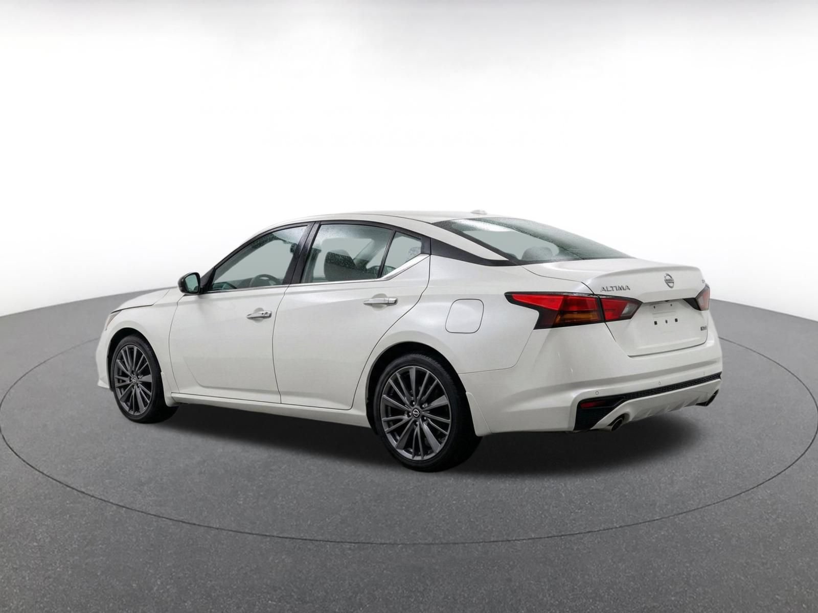 Used 2025 Nissan Altima 2.5 SV FWD image 7
