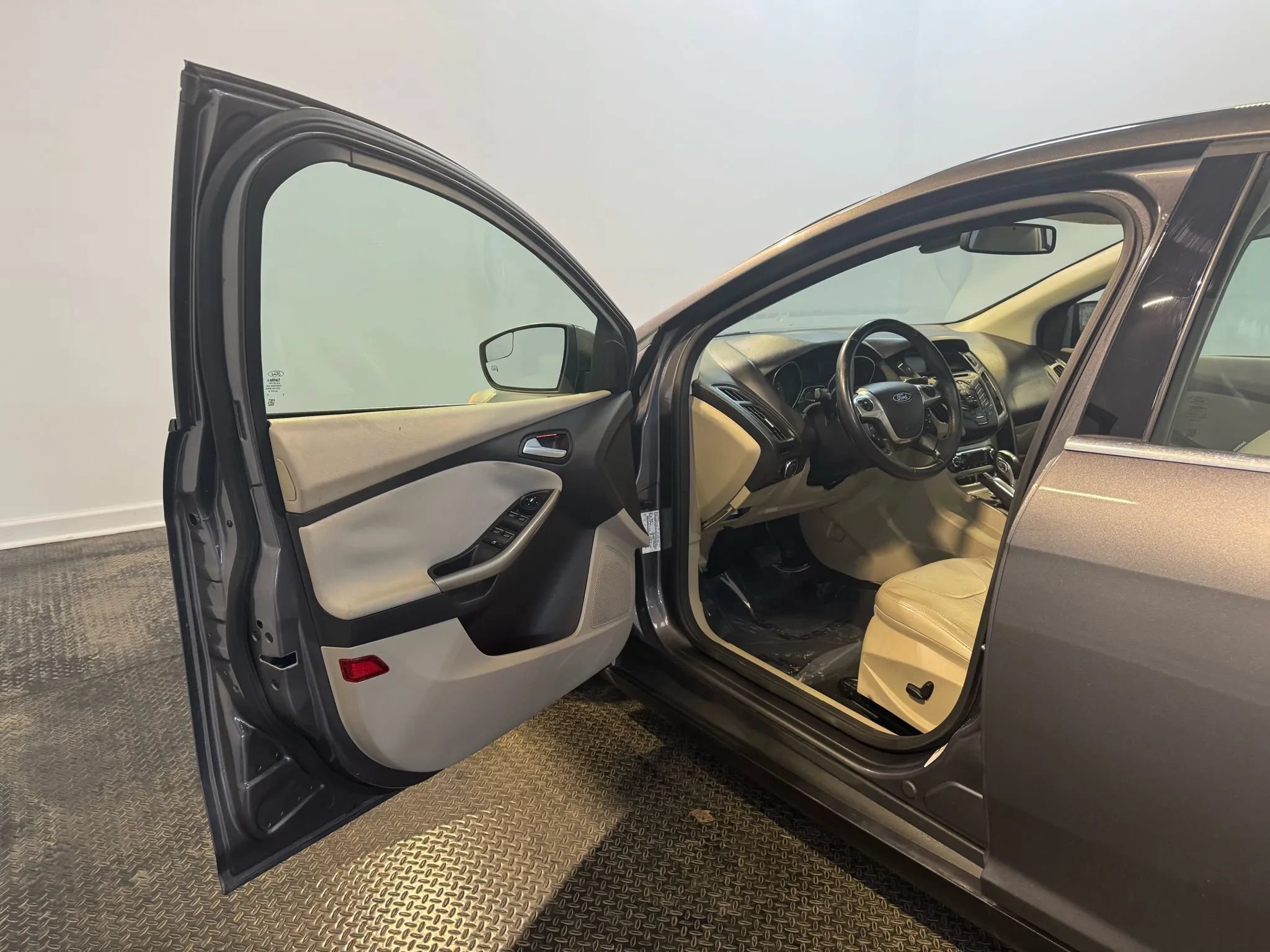Used 2012 Ford Focus SEL FWD image 8