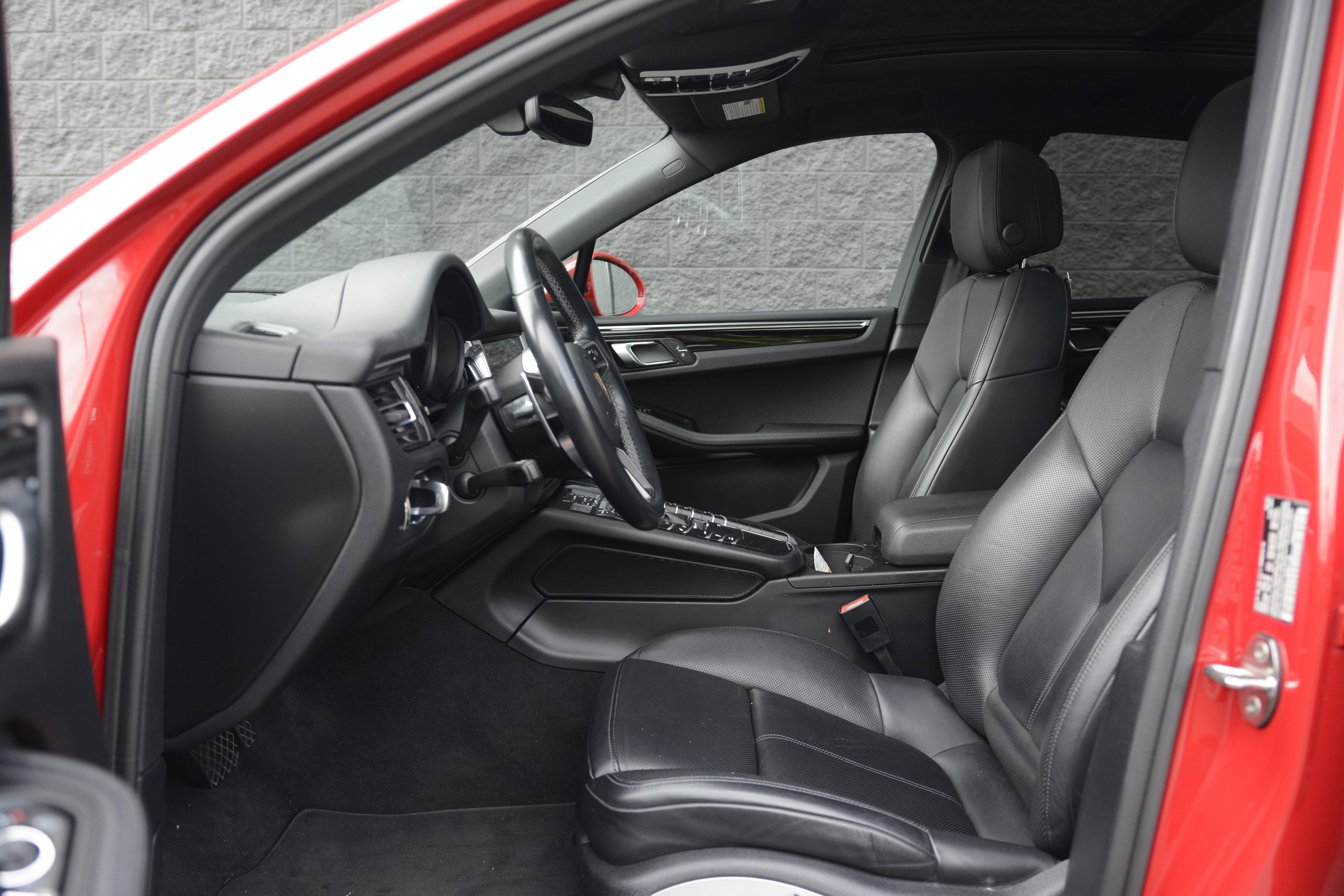 Certified 2020 Porsche Macan AWD/4WD image 15