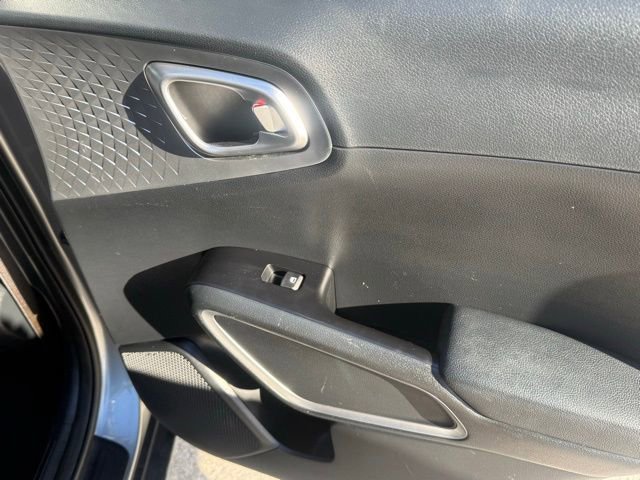 Used 2023 Kia Soul LX w/ LX Technology Package image 16